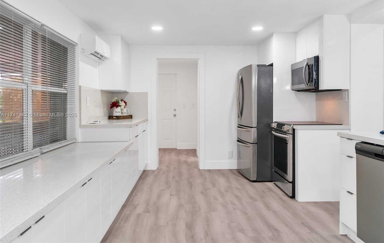 Small Image of 658 SOUTH WEST 1ST CT, Boynton Beach Number 16