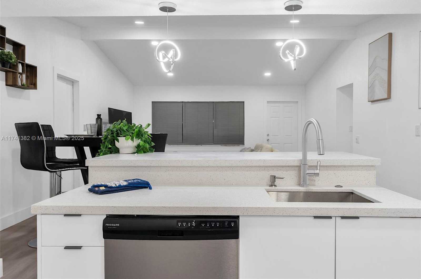 Small Image of 658 SOUTH WEST 1ST CT, Boynton Beach Number 17