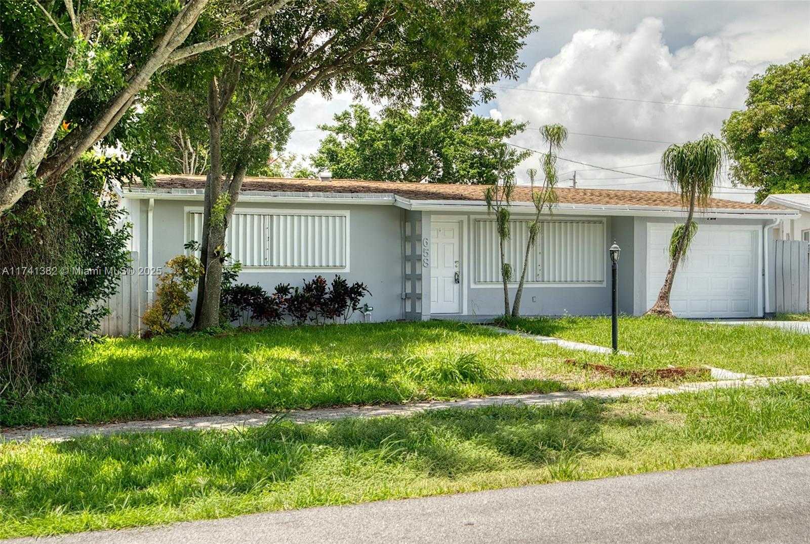 Small Image of 658 SOUTH WEST 1ST CT, Boynton Beach Number 3