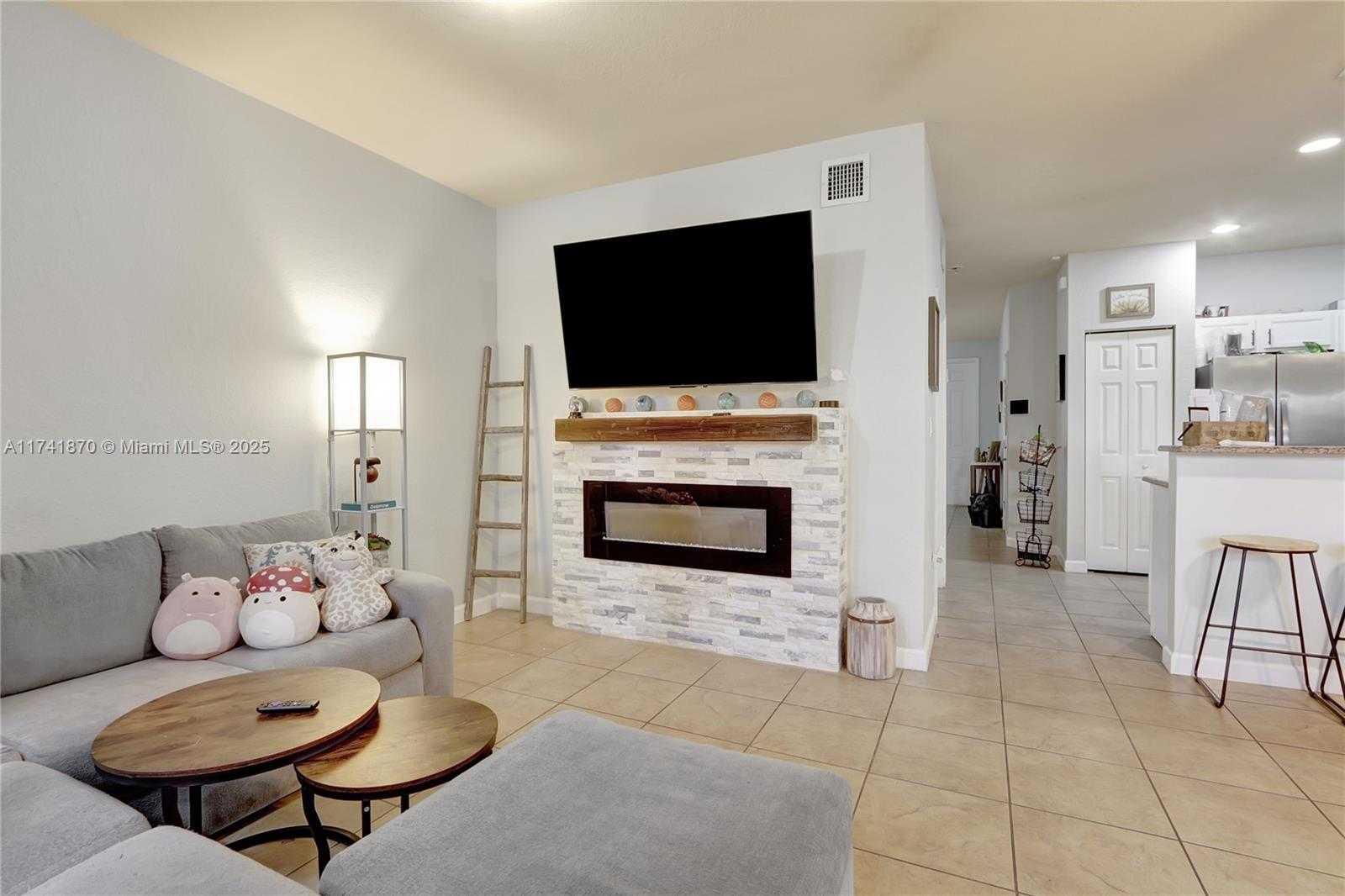 Small Image of 338 NORTH EAST 37TH AVE, Homestead Number 7