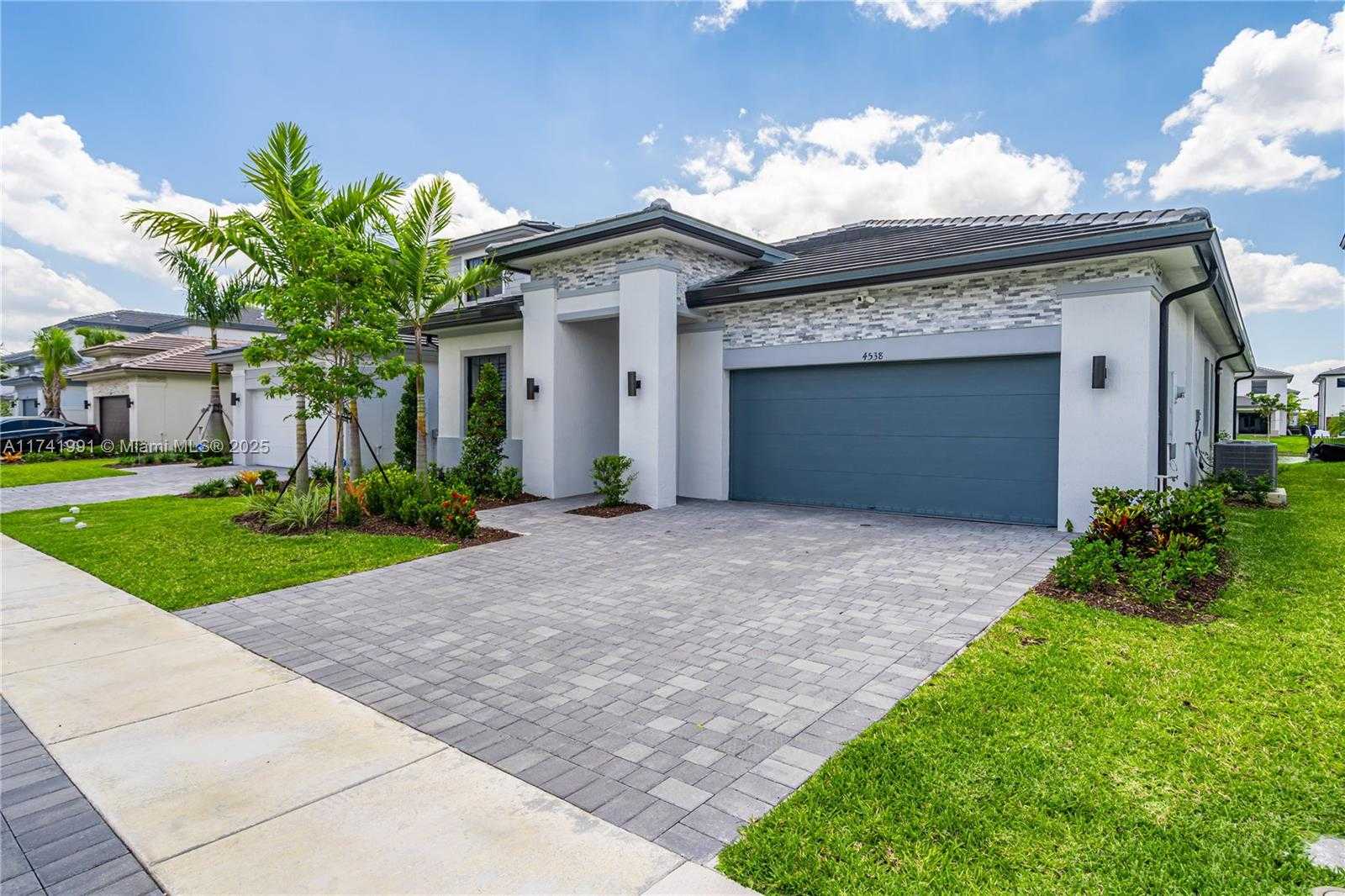 Small Image of 4538 SOUTH WEST 173RD AVE, Miramar Number 3