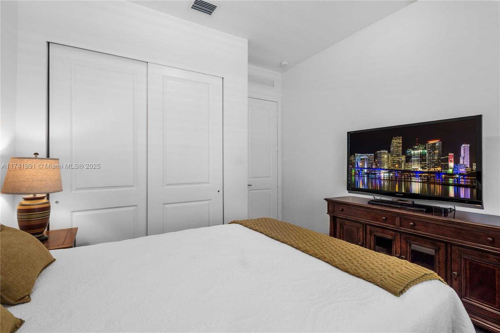 Small Image of 4538 SOUTH WEST 173RD AVE, Miramar Number 31