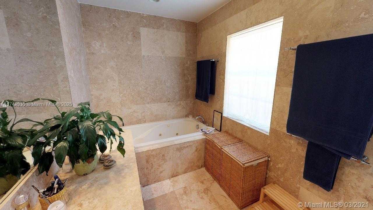 Small Image of 310 GLENRIDGE RD, Key Biscayne Number 10