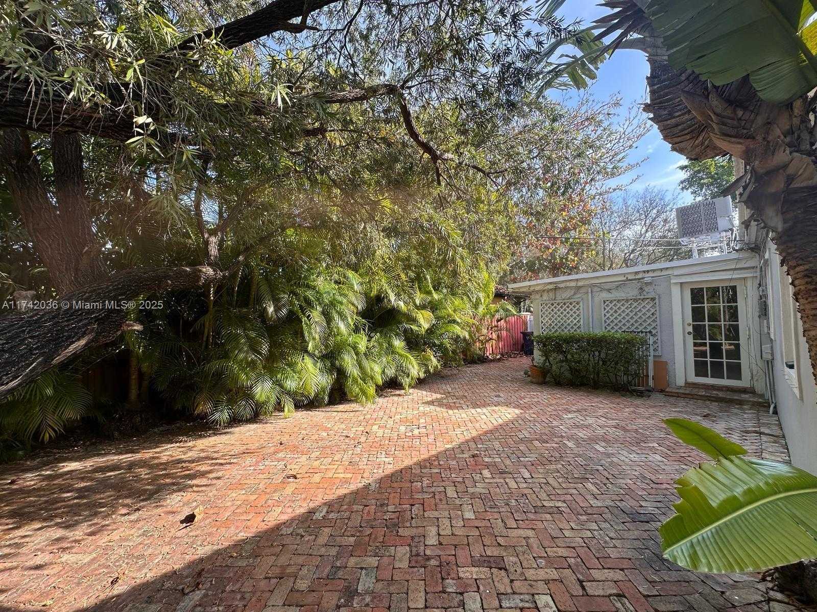 Small Image of 310 GLENRIDGE RD, Key Biscayne Number 23