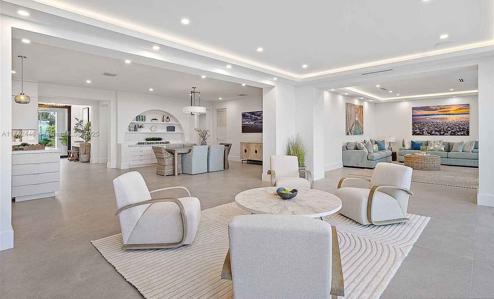 Small Image of 22 OCEAN DR, Jupiter Inlet Colony Number 12