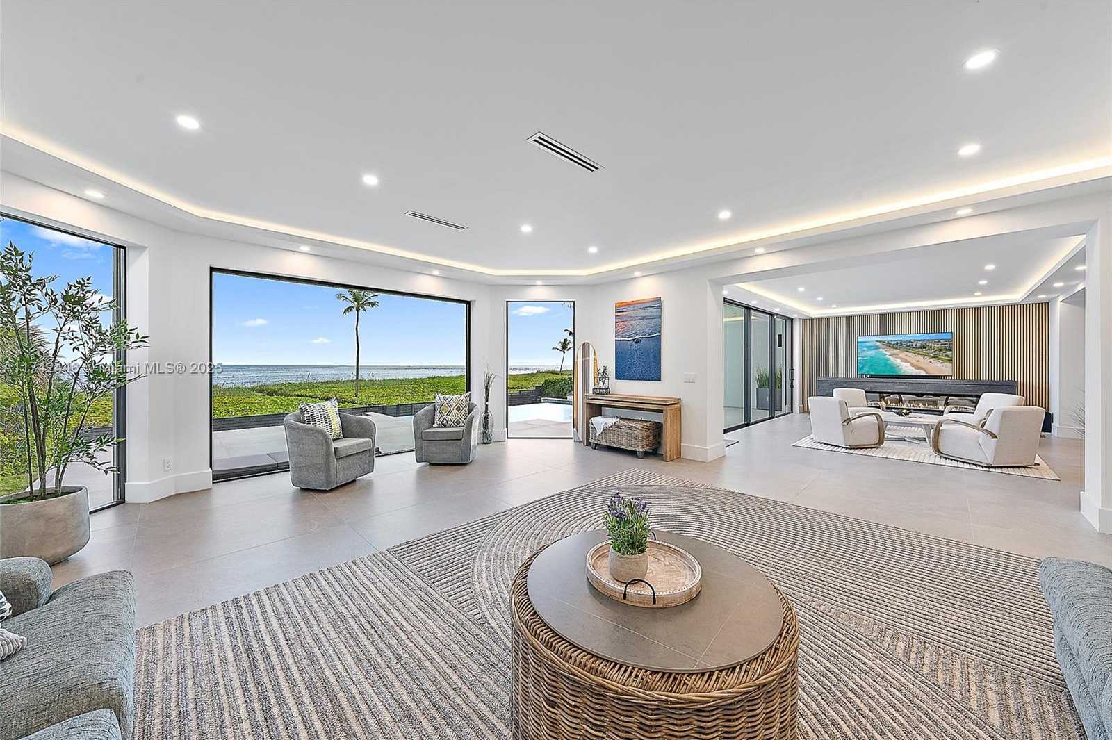 Small Image of 22 OCEAN DR, Jupiter Inlet Colony Number 14