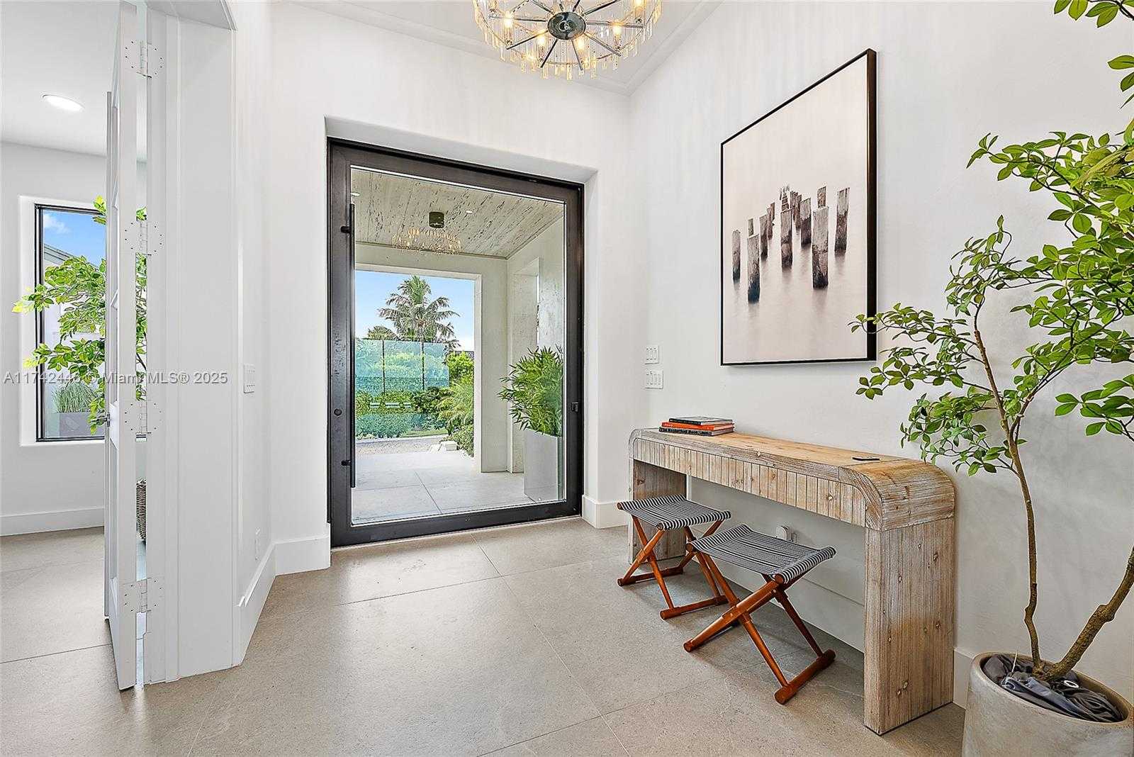 Small Image of 22 OCEAN DR, Jupiter Inlet Colony Number 19