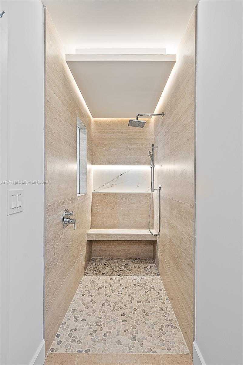 Small Image of 22 OCEAN DR, Jupiter Inlet Colony Number 25