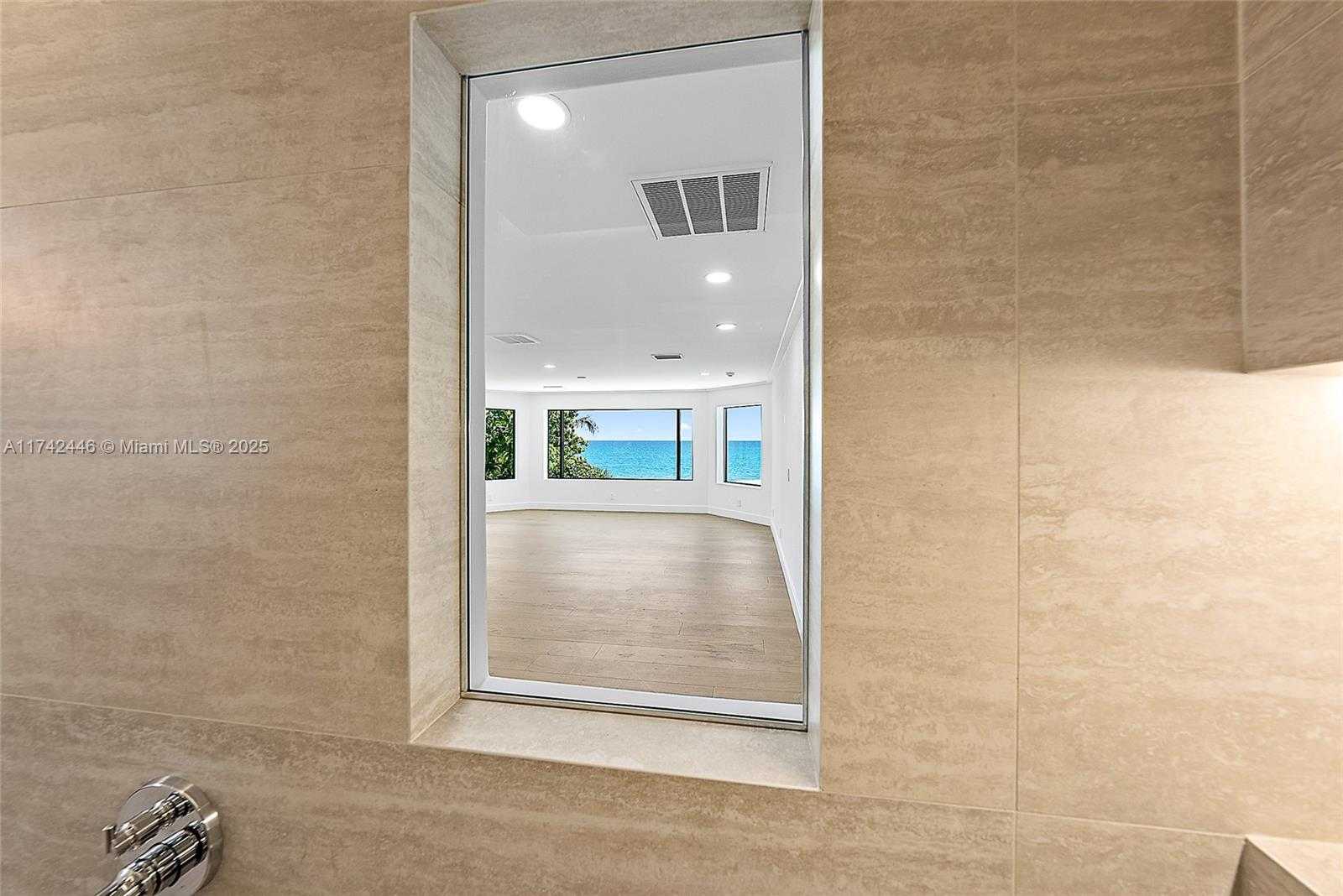 Small Image of 22 OCEAN DR, Jupiter Inlet Colony Number 26