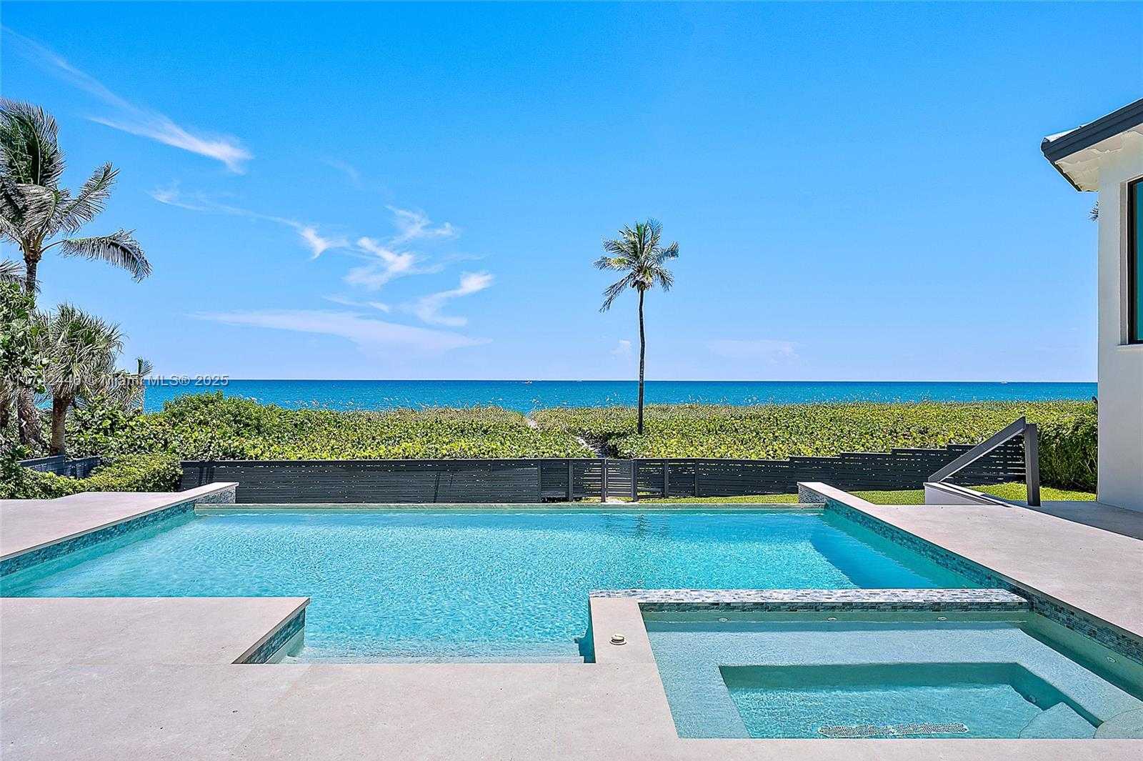 Small Image of 22 OCEAN DR, Jupiter Inlet Colony Number 28