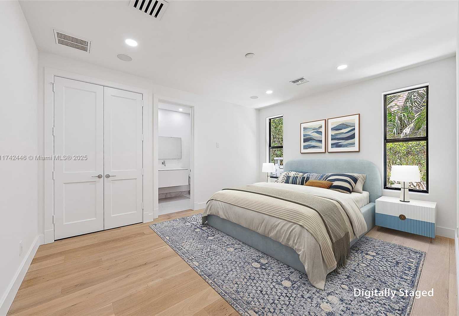Small Image of 22 OCEAN DR, Jupiter Inlet Colony Number 29