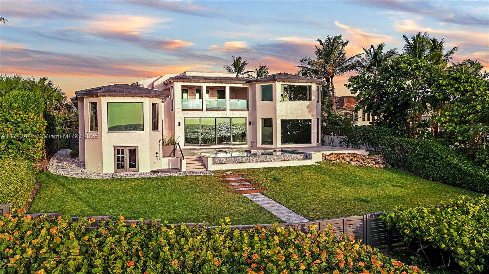 Small Image of 22 OCEAN DR, Jupiter Inlet Colony Number 3