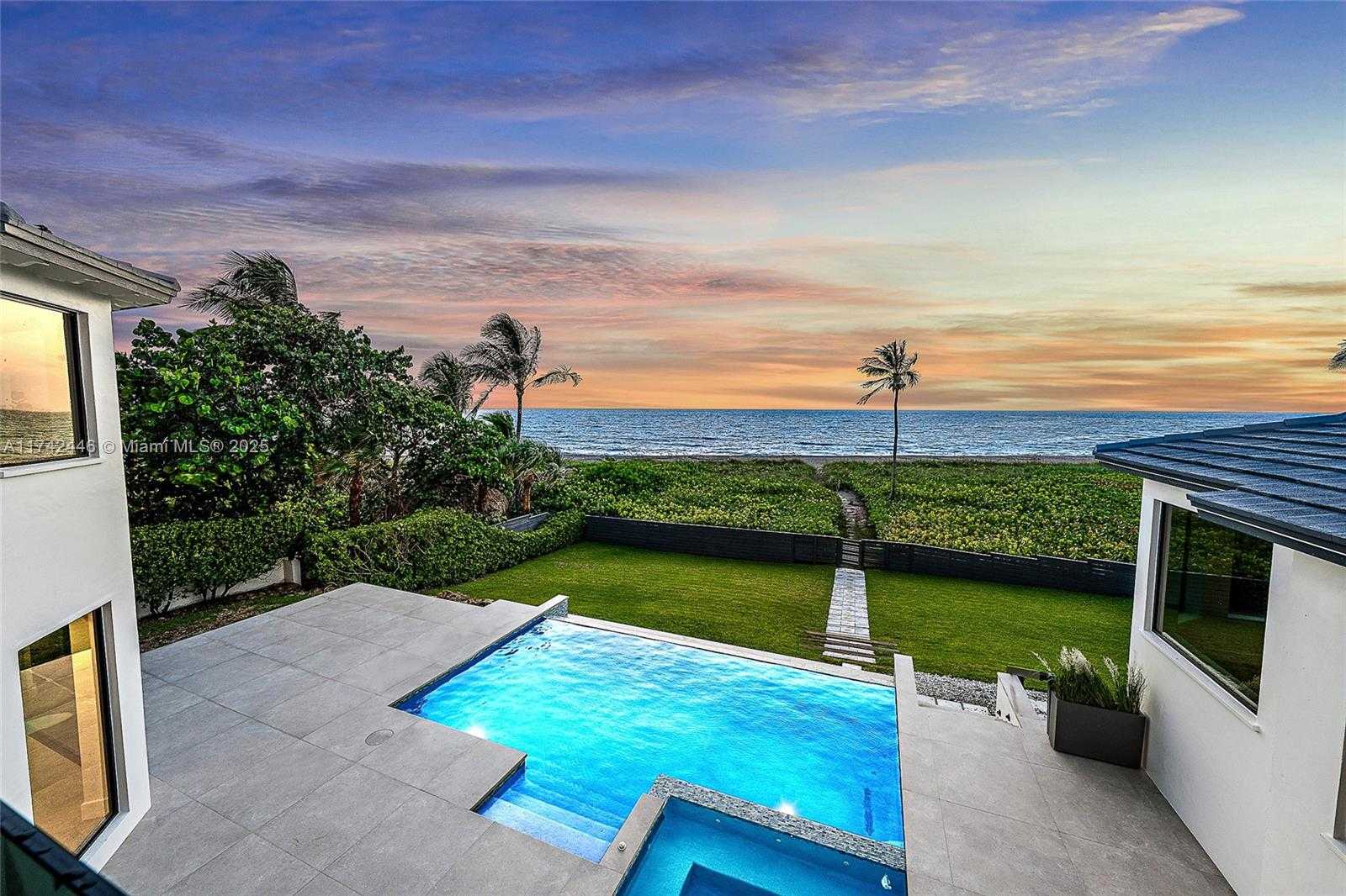 Small Image of 22 OCEAN DR, Jupiter Inlet Colony Number 5