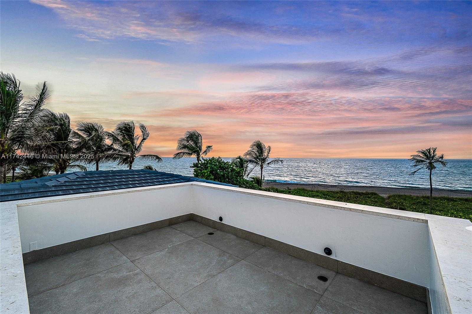Small Image of 22 OCEAN DR, Jupiter Inlet Colony Number 7