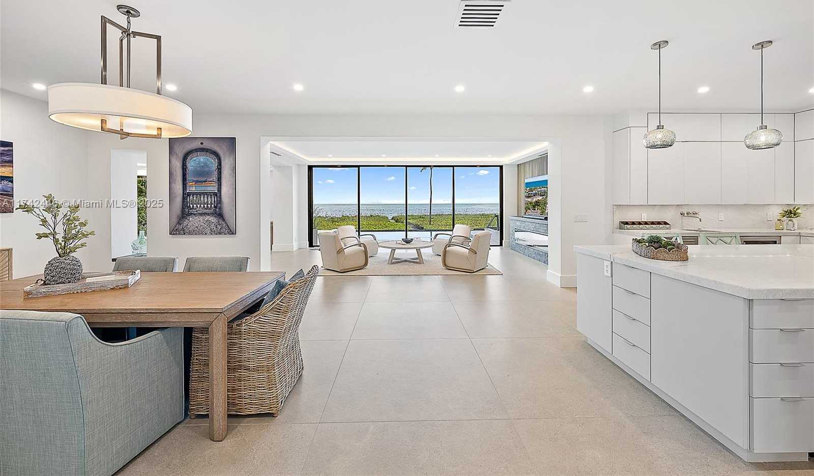 Small Image of 22 OCEAN DR, Jupiter Inlet Colony Number 9
