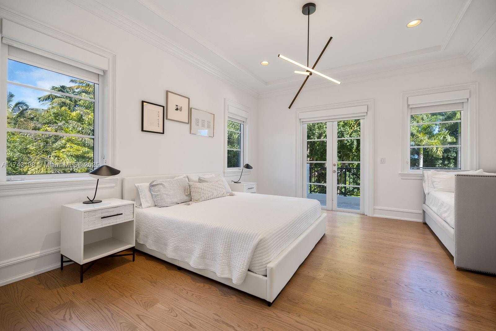 Small Image of 9001 BANYAN DR, Coral Gables Number 16