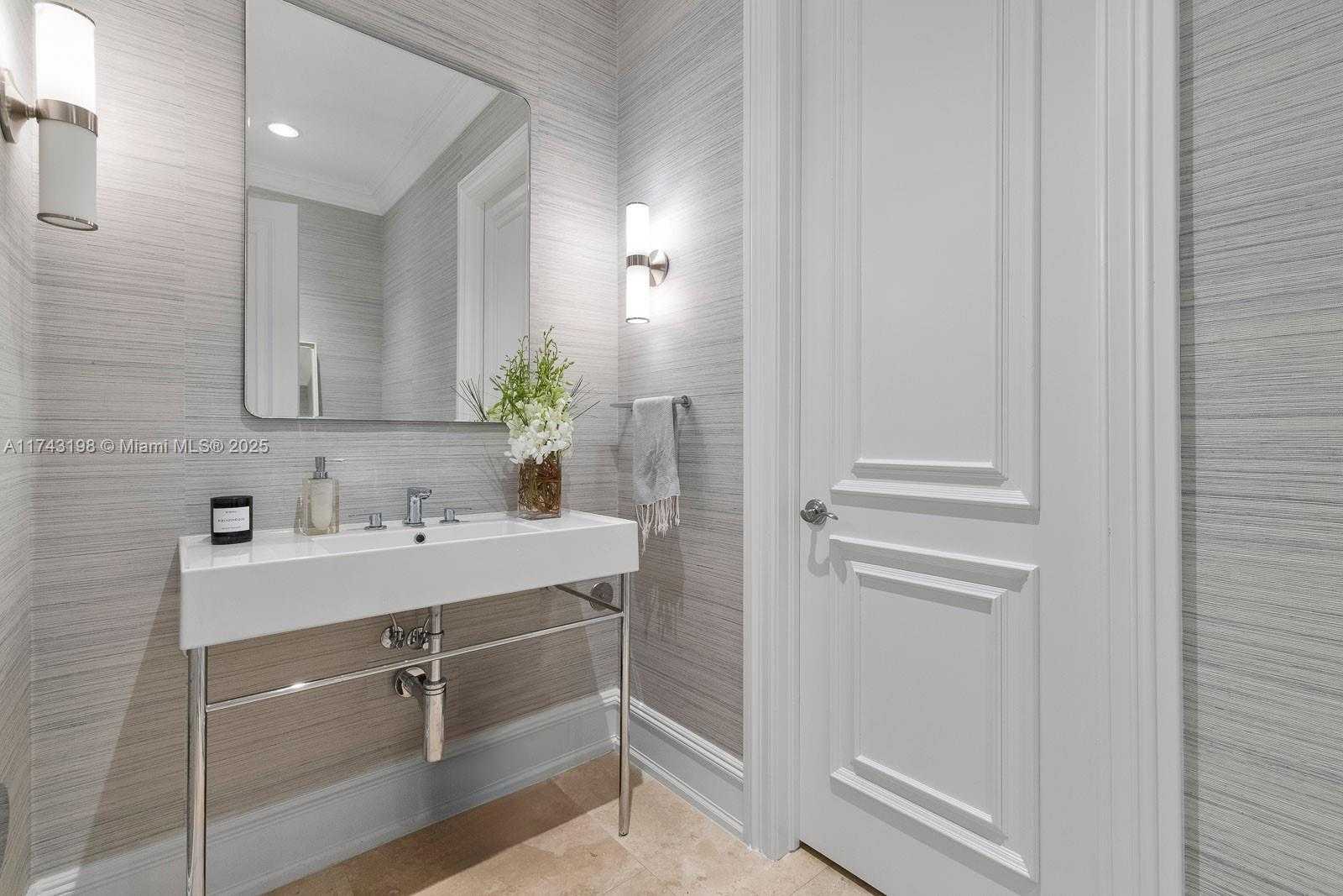 Small Image of 9001 BANYAN DR, Coral Gables Number 17