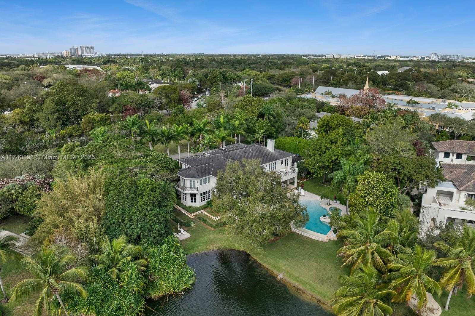 Small Image of 9001 BANYAN DR, Coral Gables Number 18