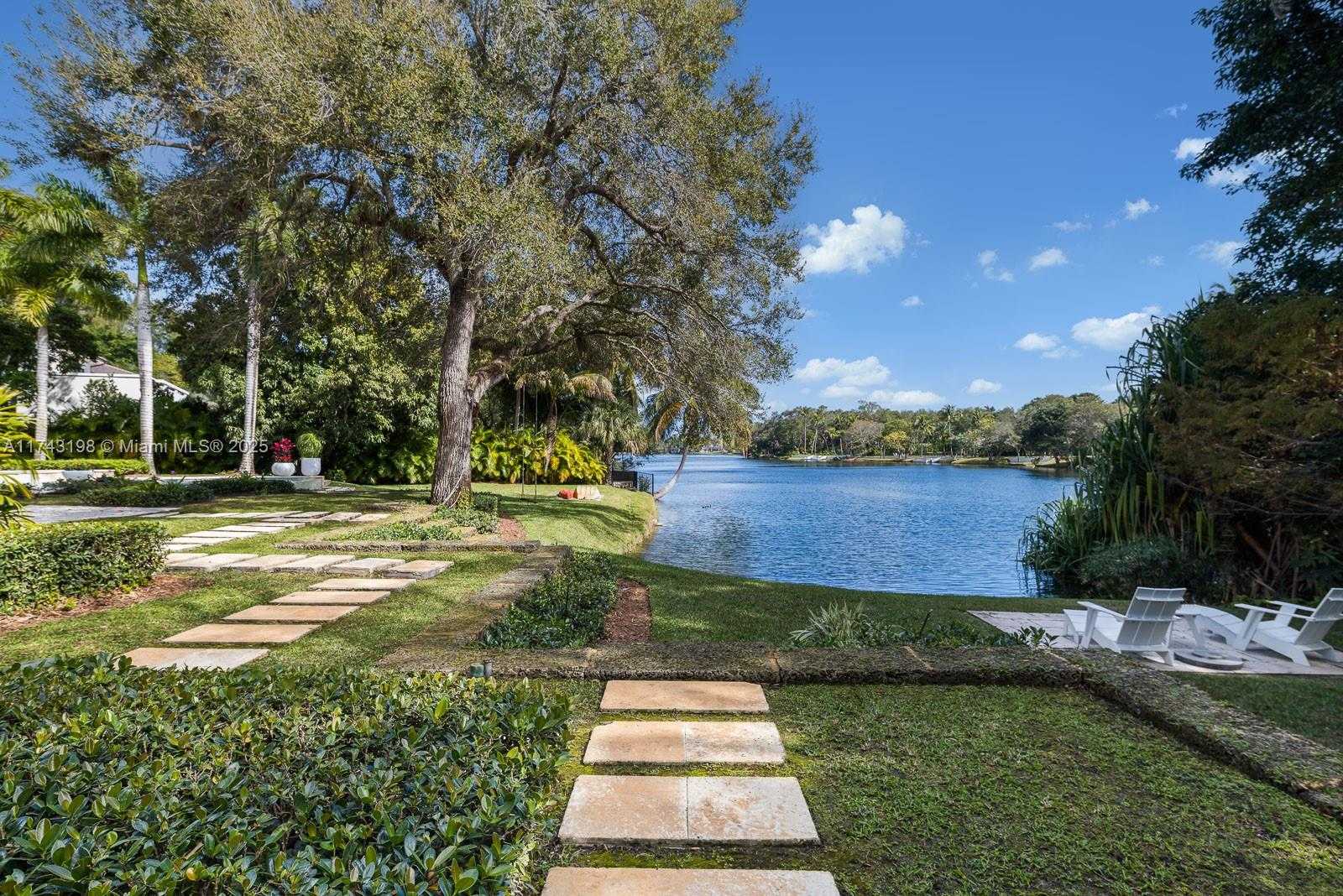 Small Image of 9001 BANYAN DR, Coral Gables Number 3