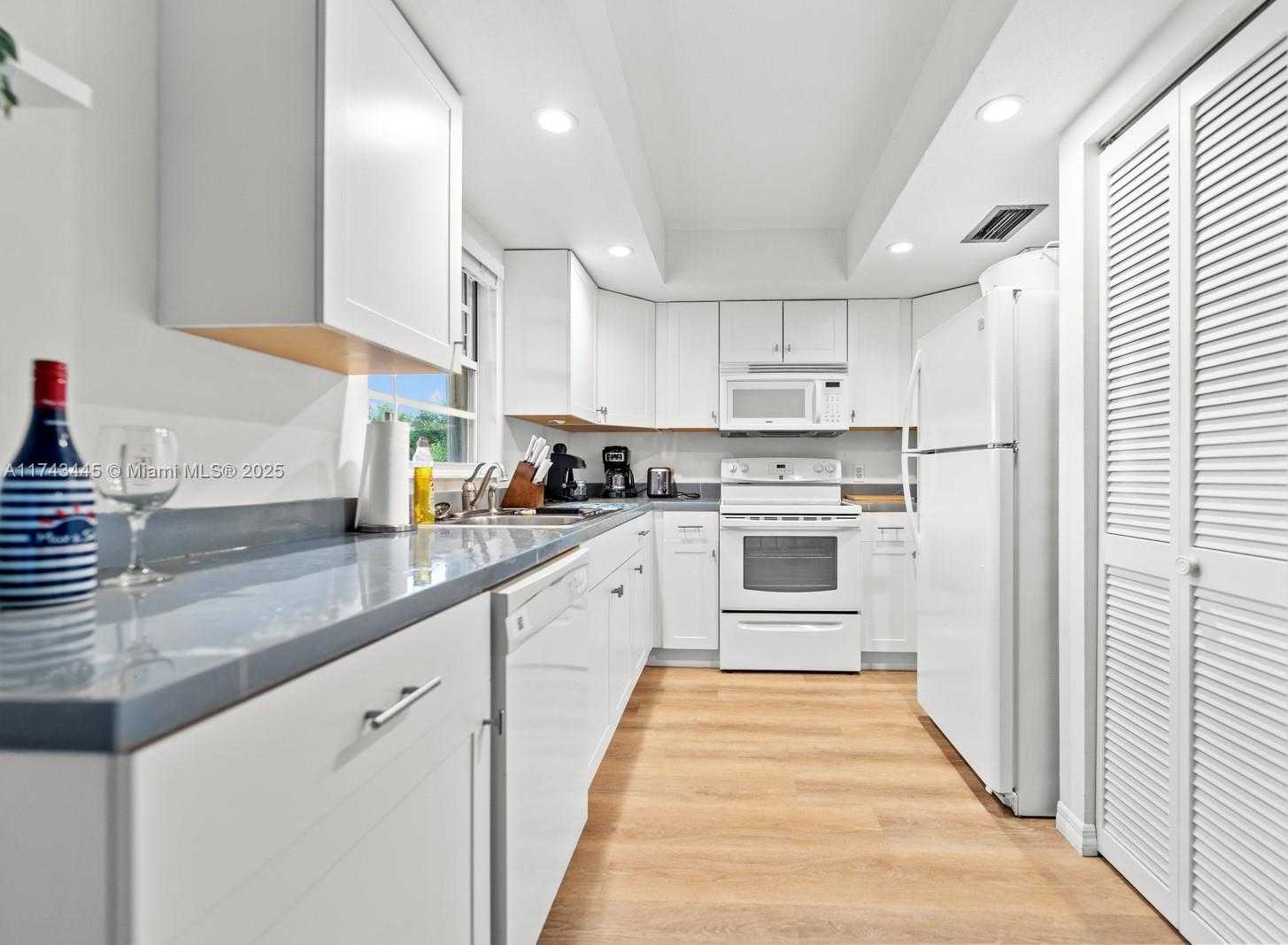 Small Image of 3635 TRADE WINDS ST, Big Pine Number 23