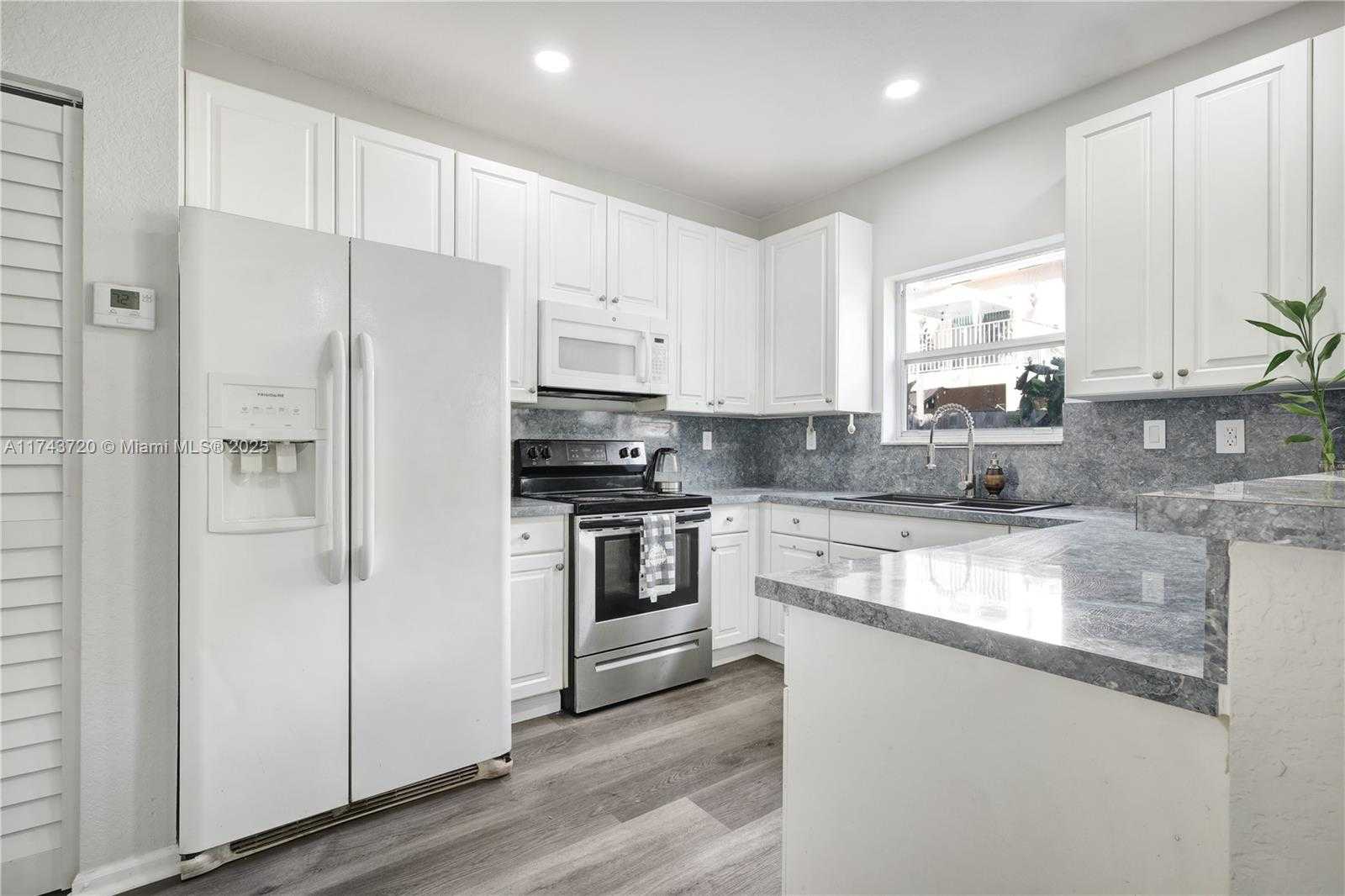 Small Image of 7459 NORTH WEST 17TH DR, Pembroke Pines Number 13