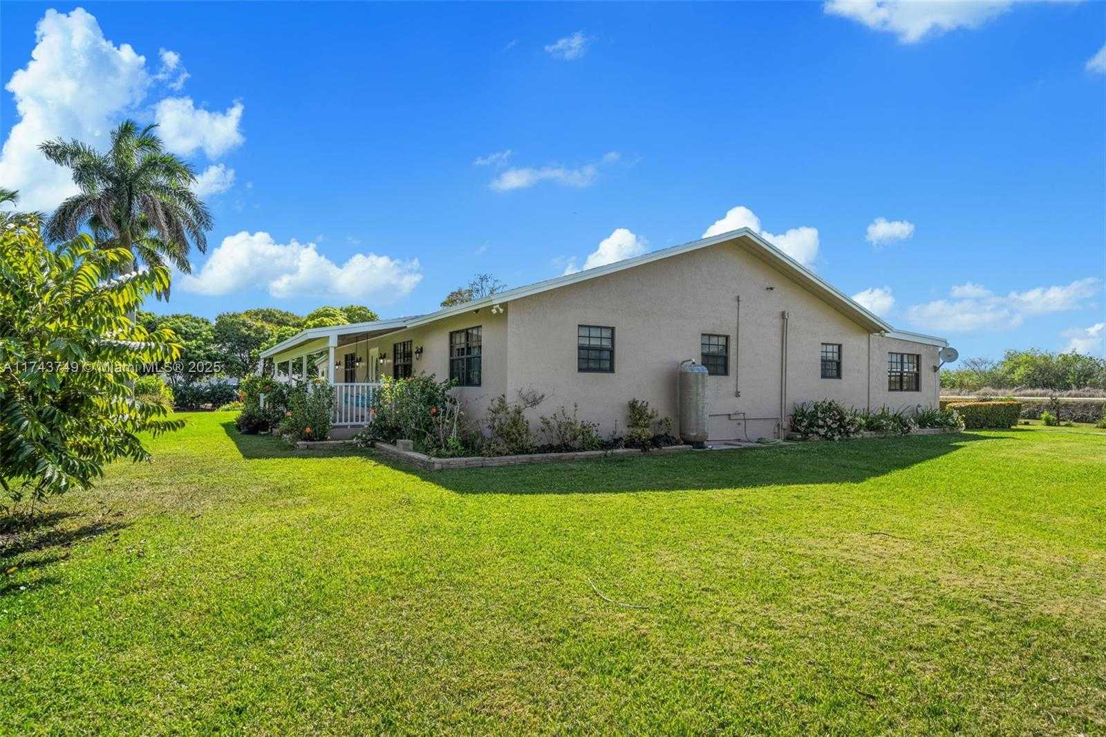Small Image of 19650 SOUTH WEST 207TH AVE, Miami Number 27