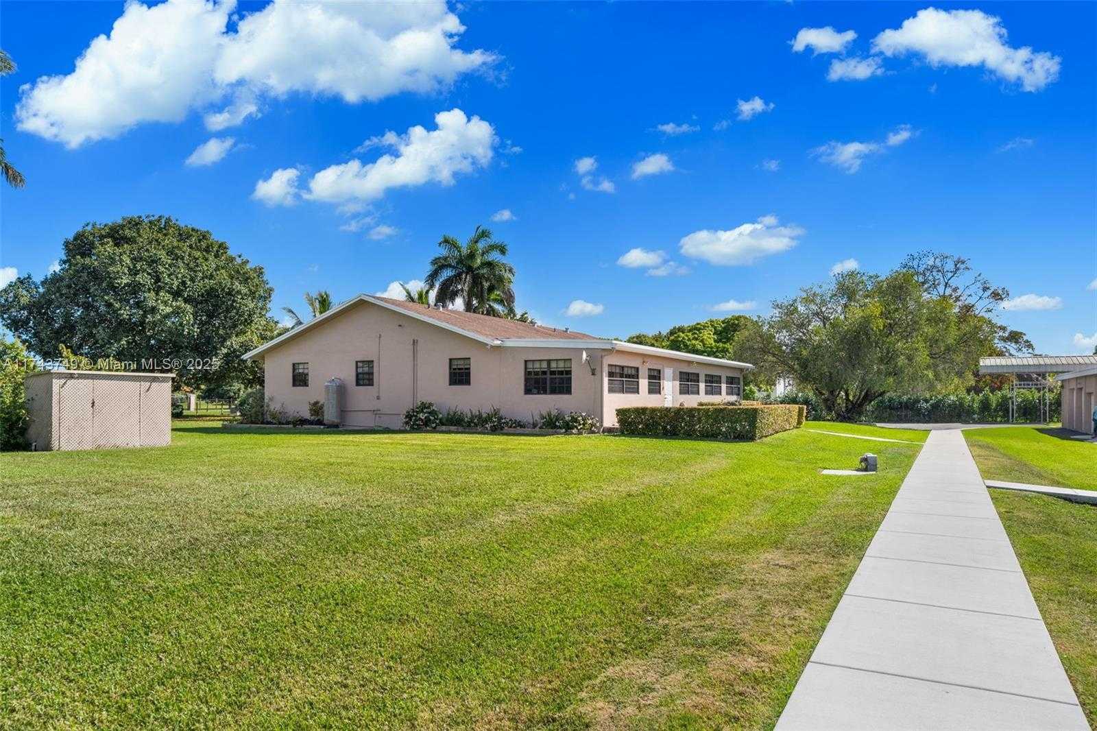 Small Image of 19650 SOUTH WEST 207TH AVE, Miami Number 29