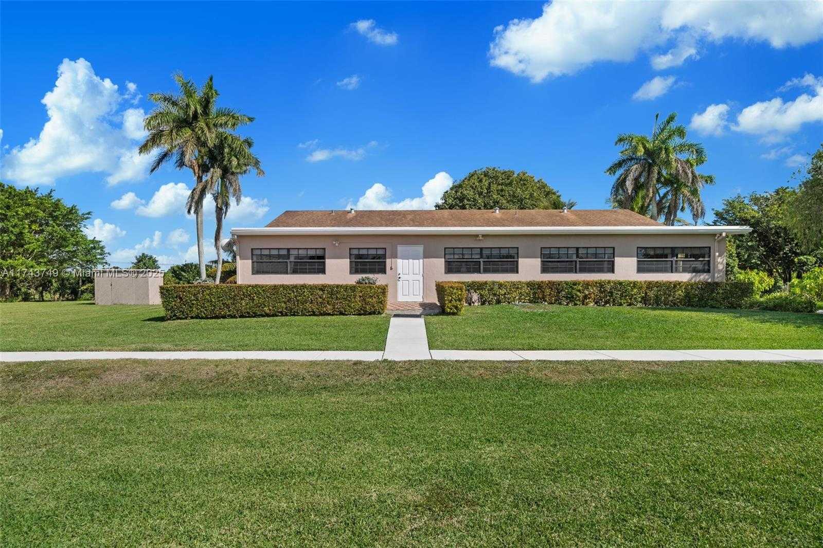 Small Image of 19650 SOUTH WEST 207TH AVE, Miami Number 31