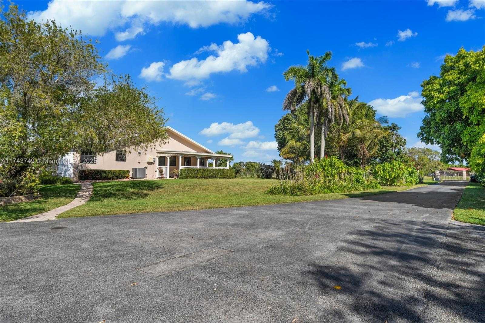 Small Image of 19650 SOUTH WEST 207TH AVE, Miami Number 35
