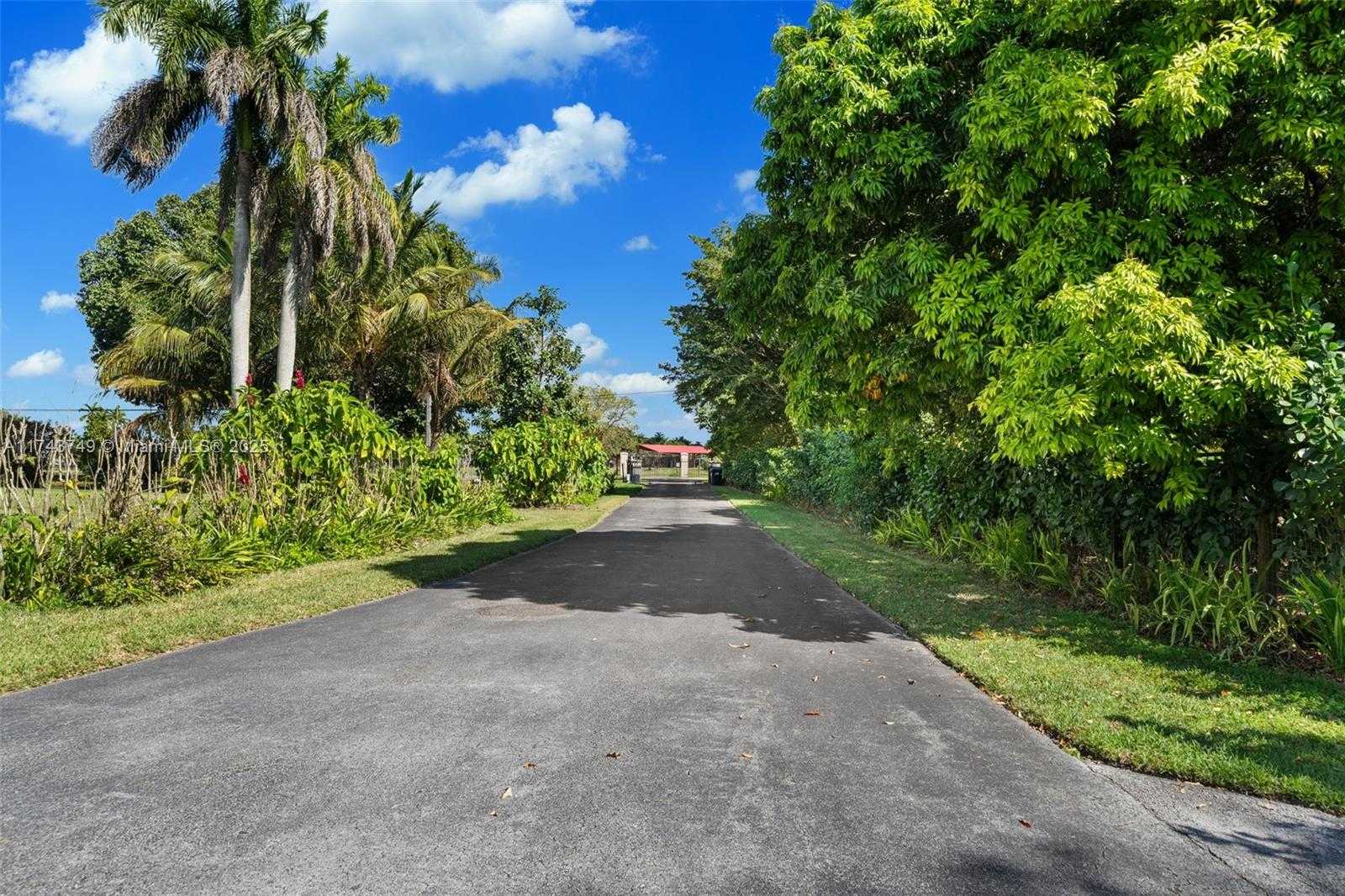 Small Image of 19650 SOUTH WEST 207TH AVE, Miami Number 36