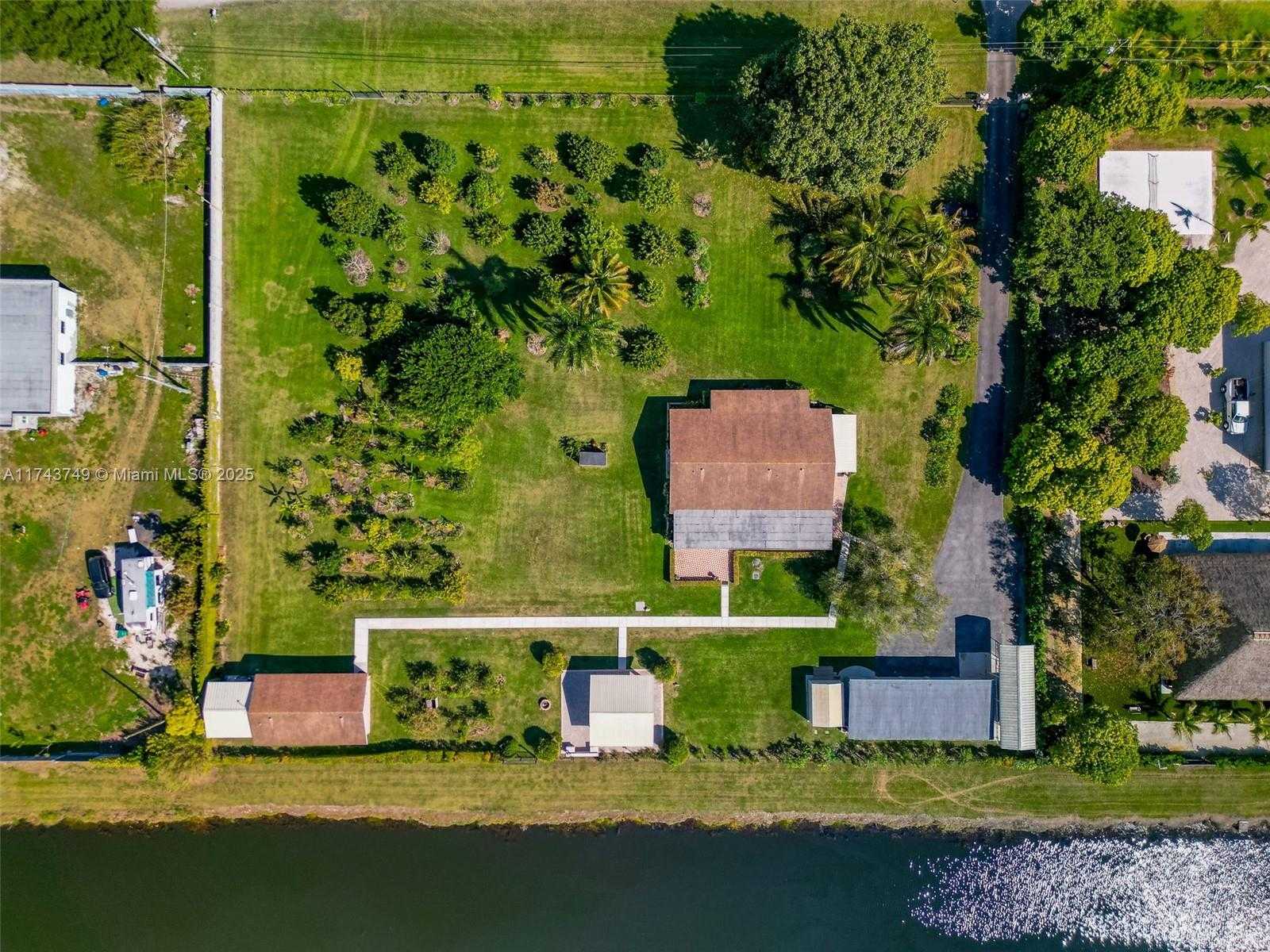 Small Image of 19650 SOUTH WEST 207TH AVE, Miami Number 38