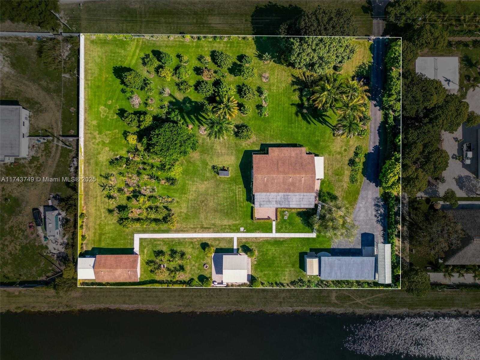 Small Image of 19650 SOUTH WEST 207TH AVE, Miami Number 39