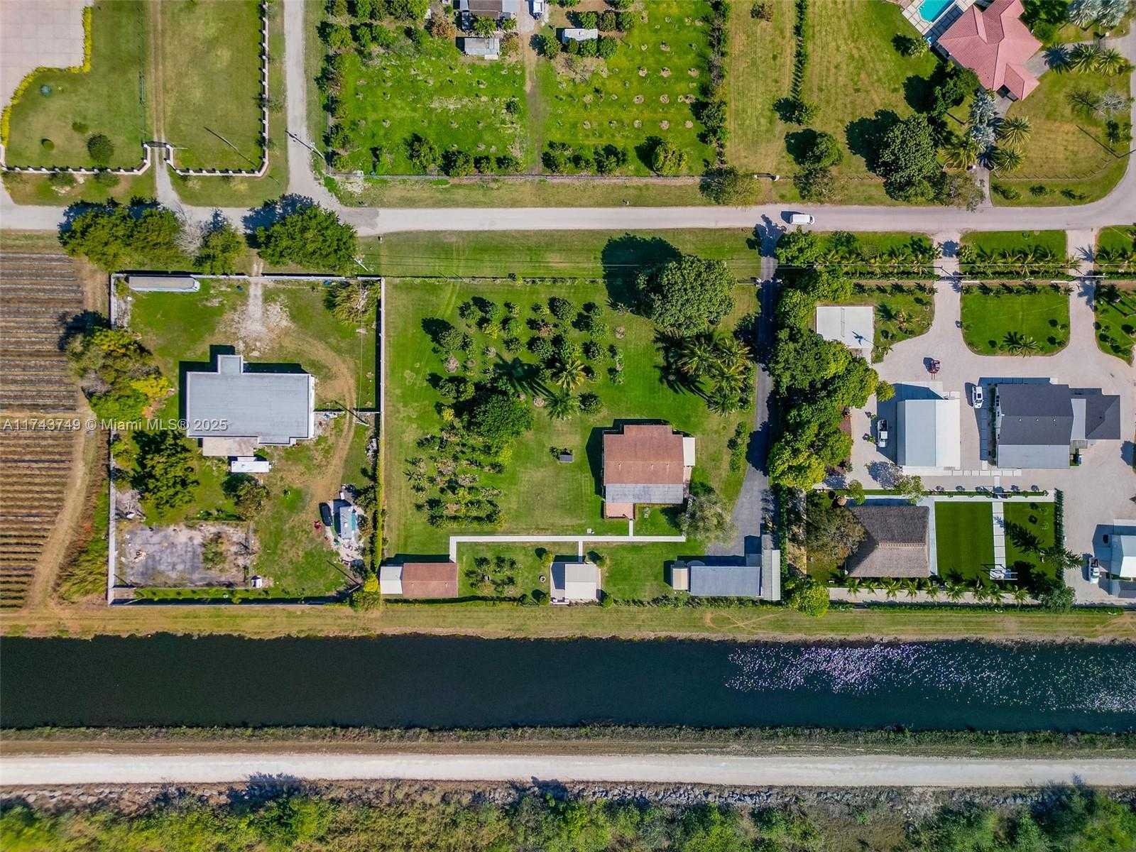 Small Image of 19650 SOUTH WEST 207TH AVE, Miami Number 40