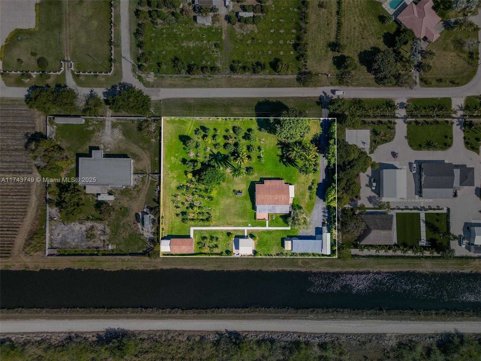 Small Image of 19650 SOUTH WEST 207TH AVE, Miami Number 41