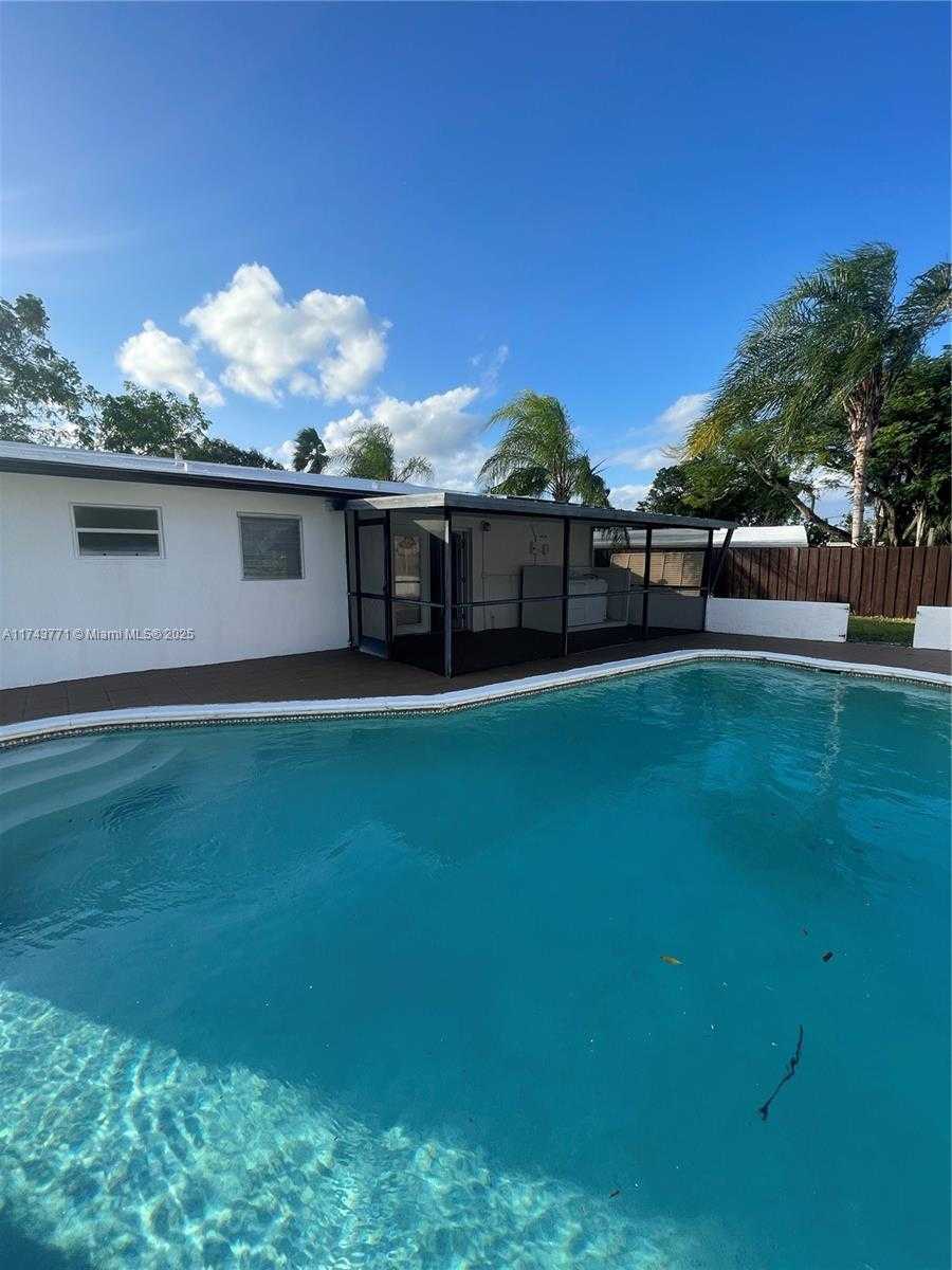 Small Image of 1504 NORTH WEST 58TH AVE, Margate Number 2