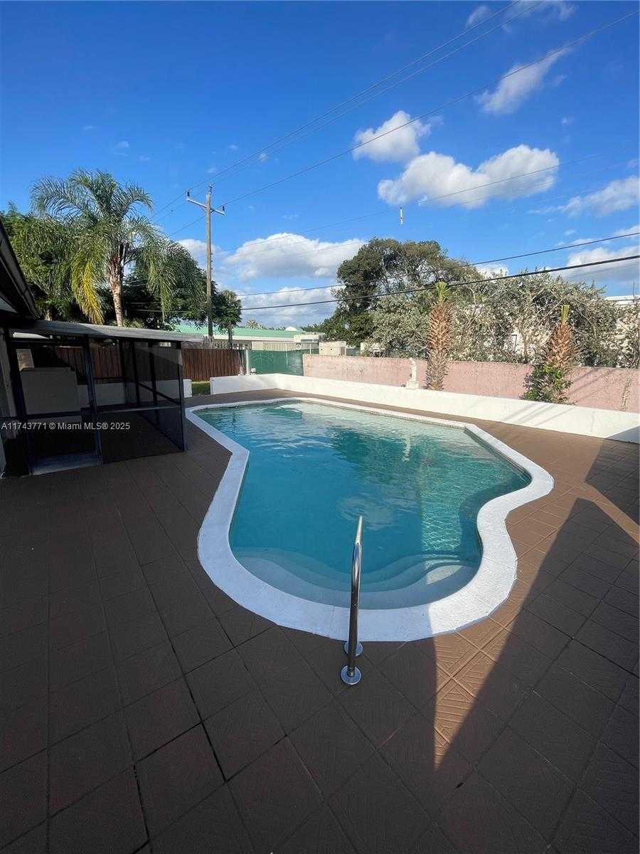 Small Image of 1504 NORTH WEST 58TH AVE, Margate Number 26