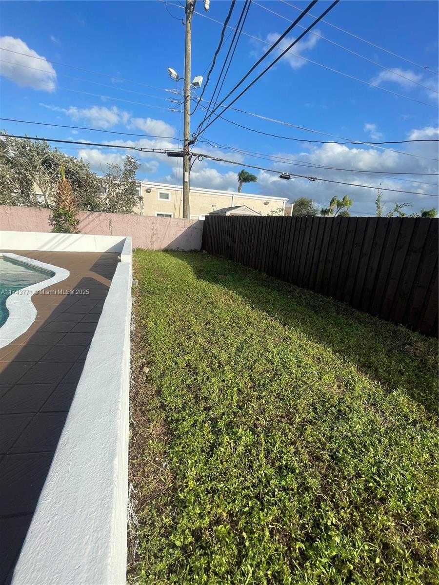 Small Image of 1504 NORTH WEST 58TH AVE, Margate Number 27