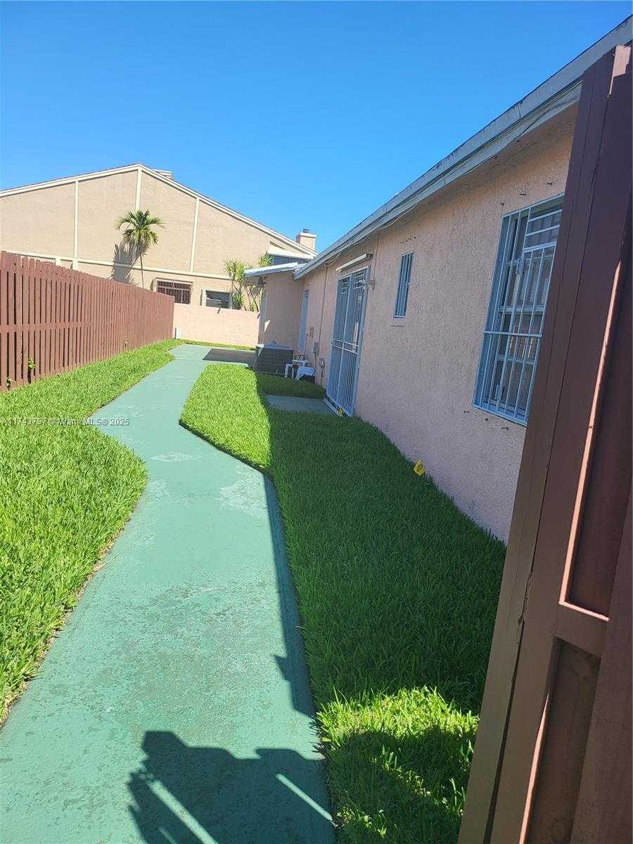 Small Image of 6771 NORTH WEST 199TH TER, Hialeah Number 2