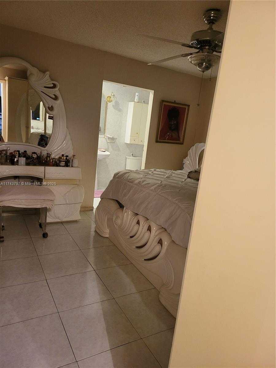 Small Image of 6771 NORTH WEST 199TH TER, Hialeah Number 25