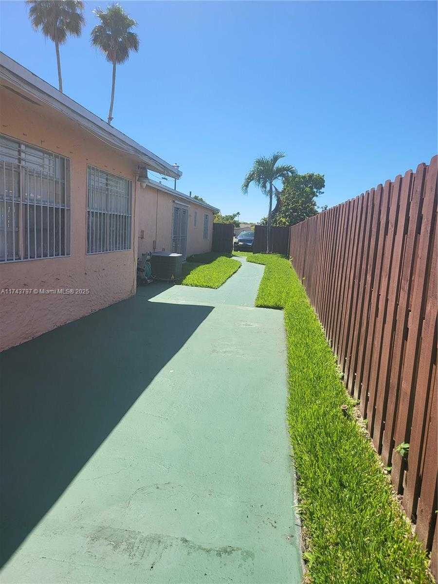 Small Image of 6771 NORTH WEST 199TH TER, Hialeah Number 3