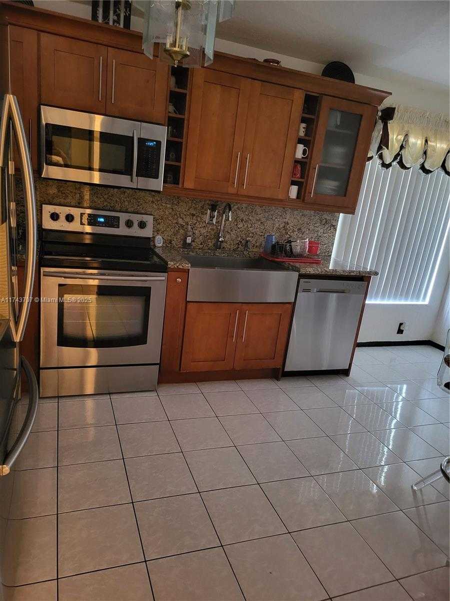 Small Image of 6771 NORTH WEST 199TH TER, Hialeah Number 33