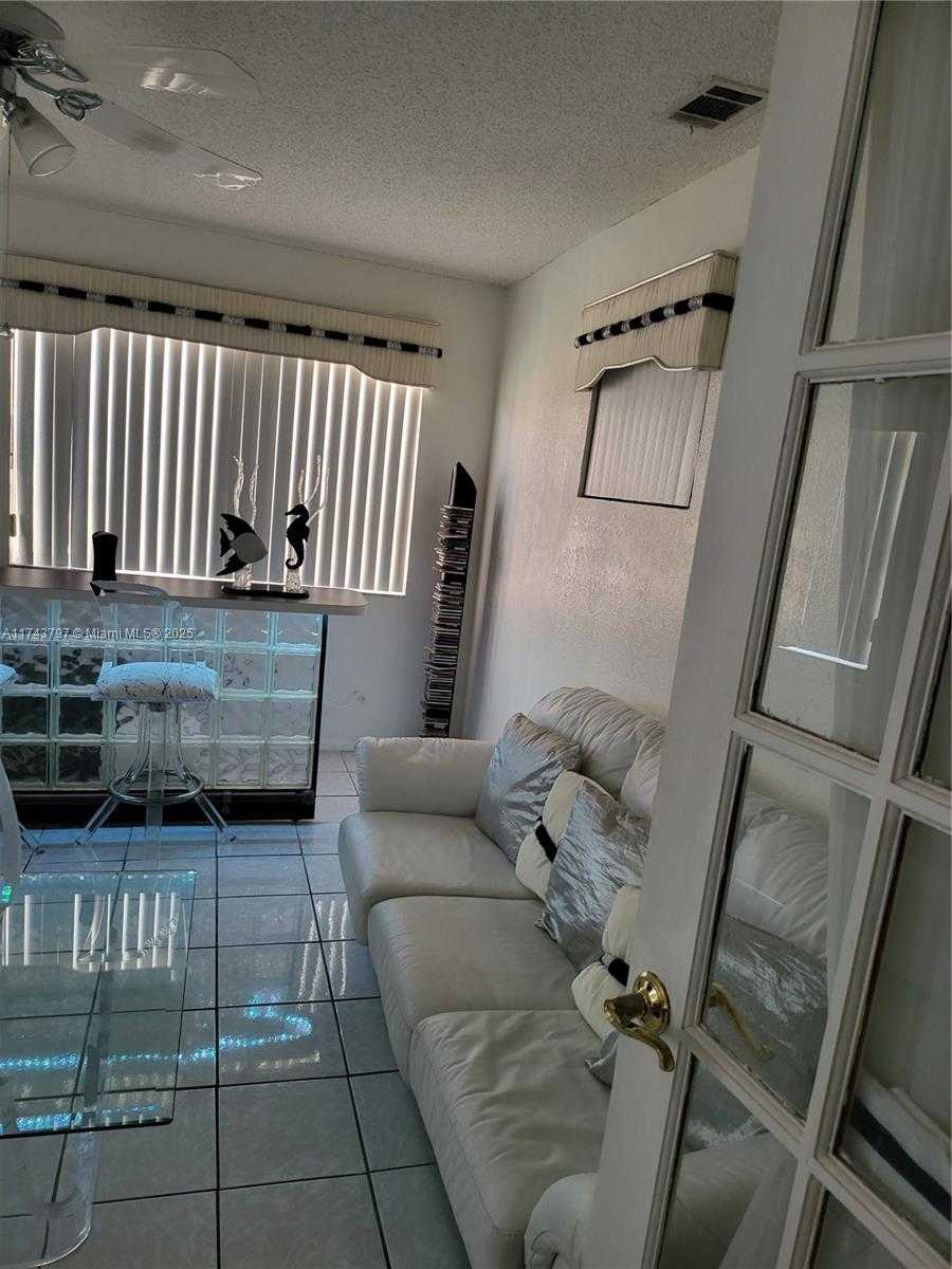 Small Image of 6771 NORTH WEST 199TH TER, Hialeah Number 37