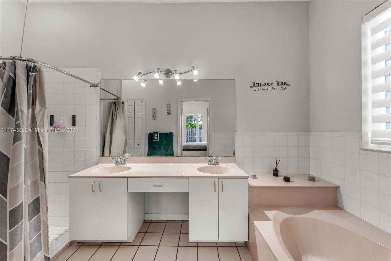 Small Image of 2830 SOUTH EAST 5TH PL, Homestead Number 21