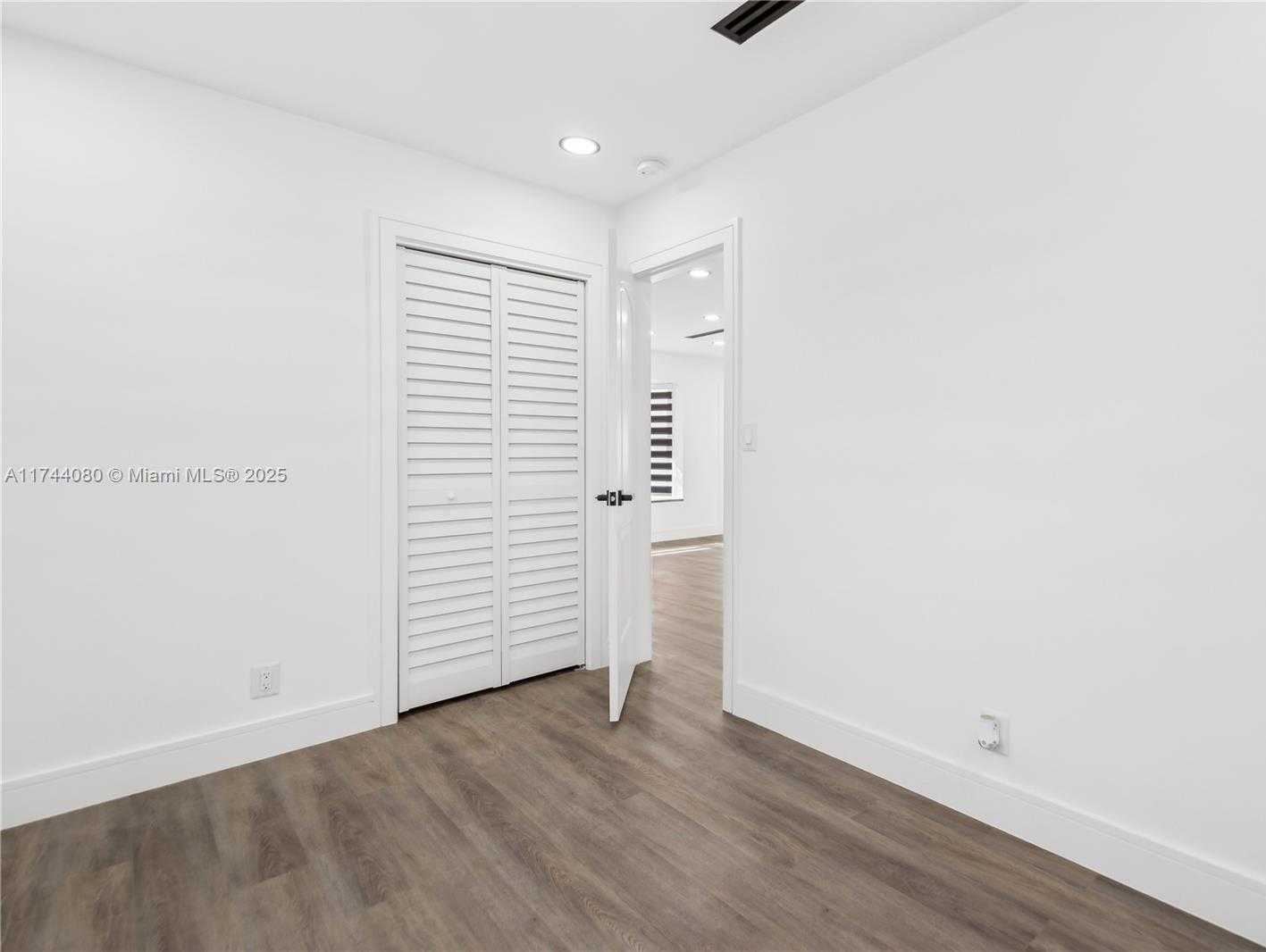 Small Image of 6541 NORTH WEST 5TH ST, Margate Number 22