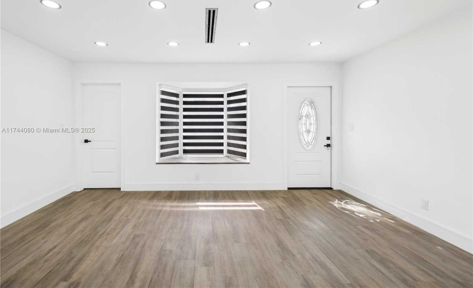 Small Image of 6541 NORTH WEST 5TH ST, Margate Number 25