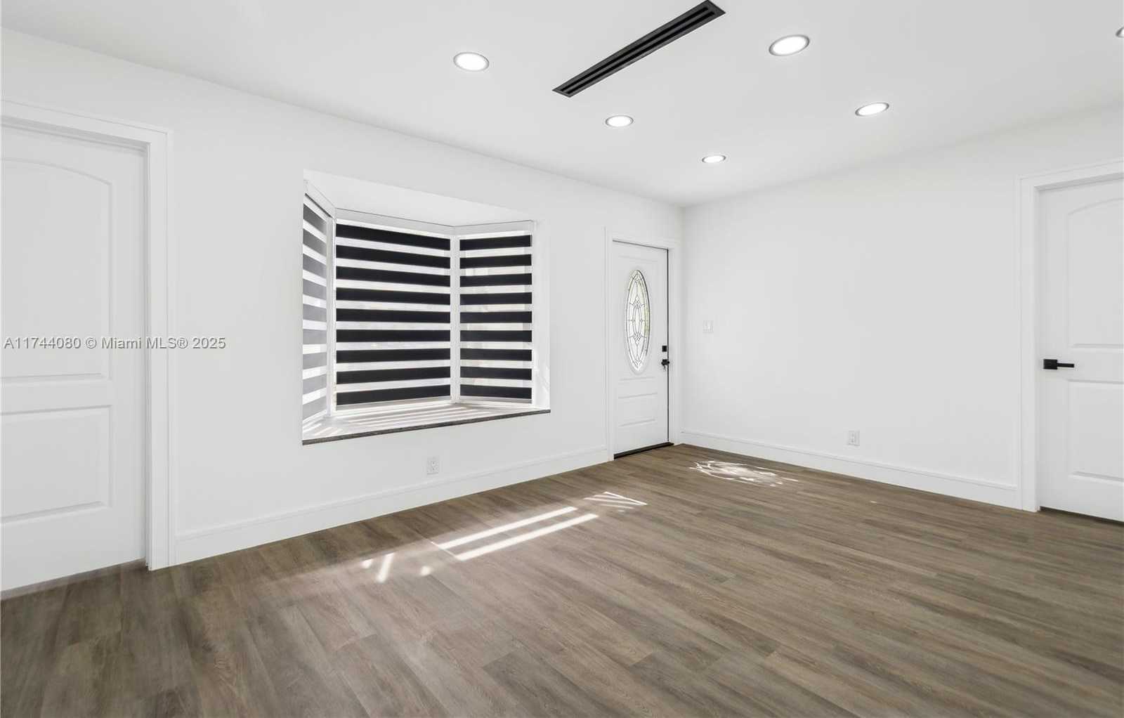 Small Image of 6541 NORTH WEST 5TH ST, Margate Number 27