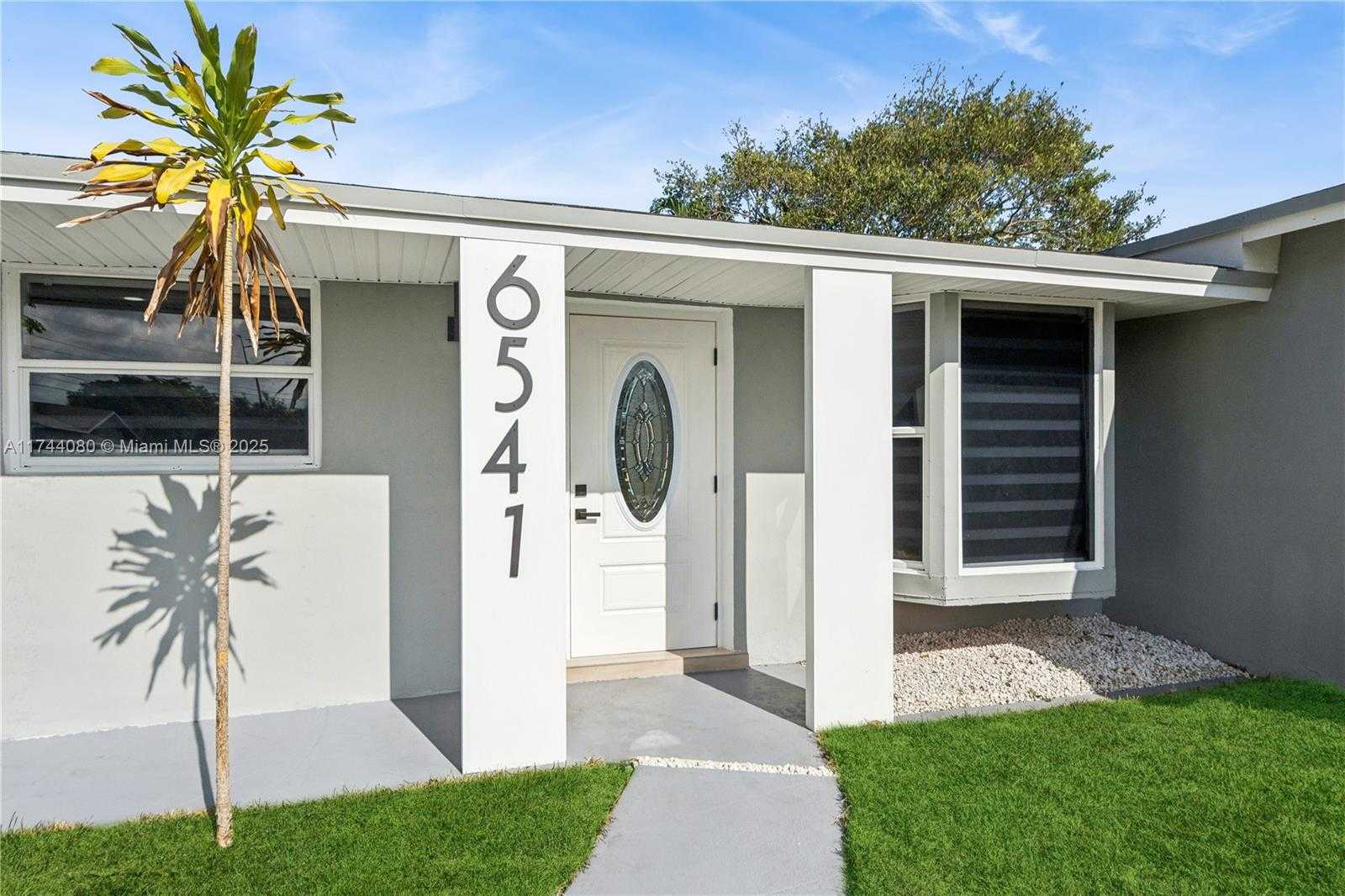 Small Image of 6541 NORTH WEST 5TH ST, Margate Number 3