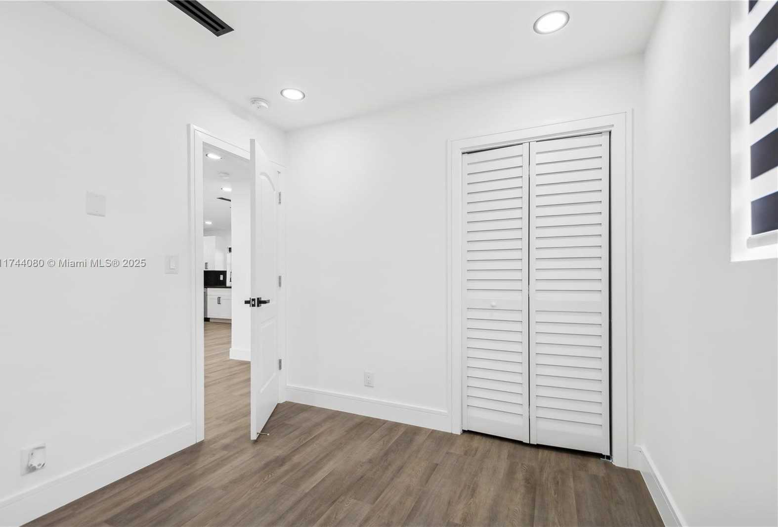 Small Image of 6541 NORTH WEST 5TH ST, Margate Number 30