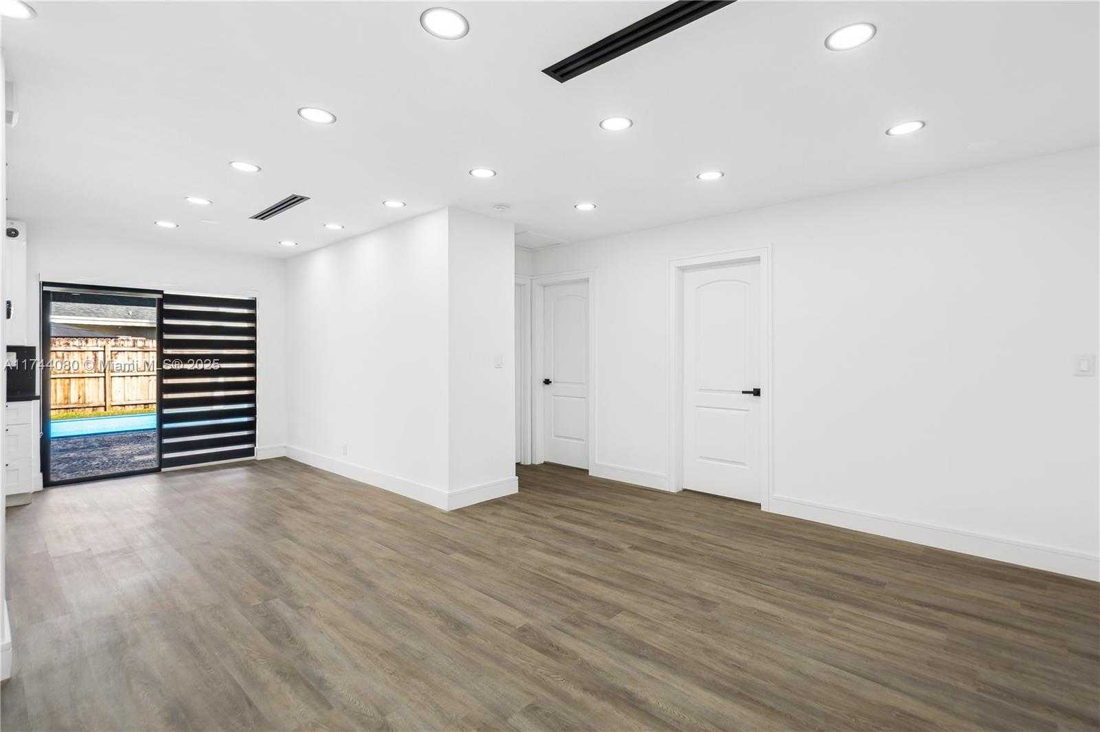 Small Image of 6541 NORTH WEST 5TH ST, Margate Number 4