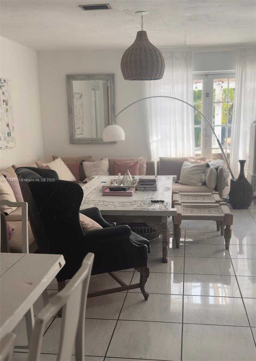 Small Image of 725 FERNWOOD RD, Key Biscayne Number 3